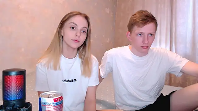 juliaanddima online show from May 29, 8:34 am