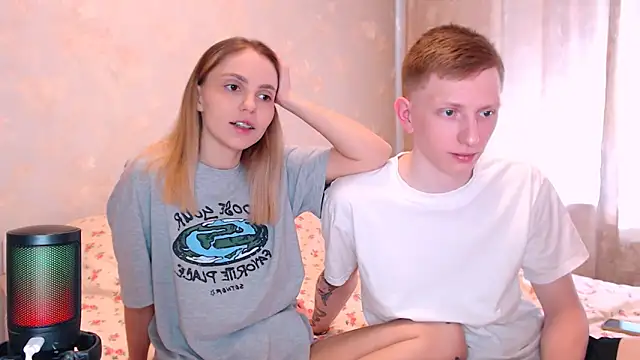 juliaanddima online show from April 21, 7:59 am