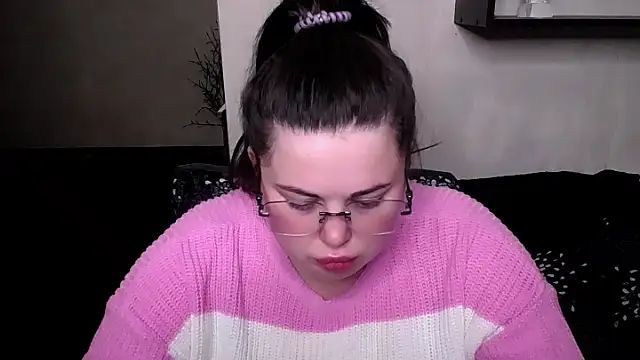 Emily Mo online show from October 11, 5:56 am