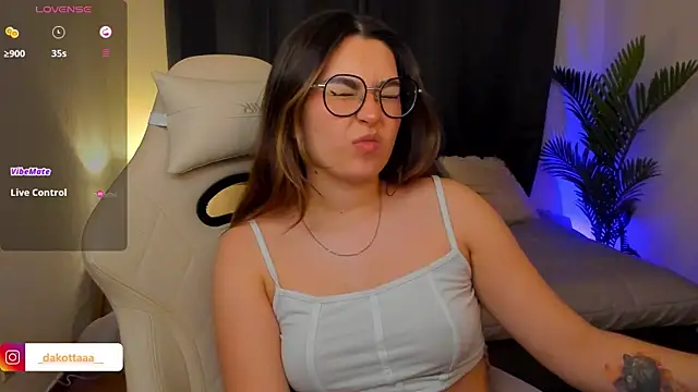 dakottaa  online show from December 23, 12:25 am