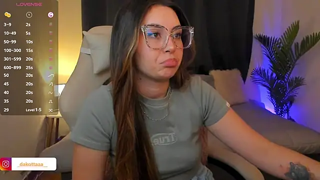 dakottaa  online show from February 7, 12:03 am