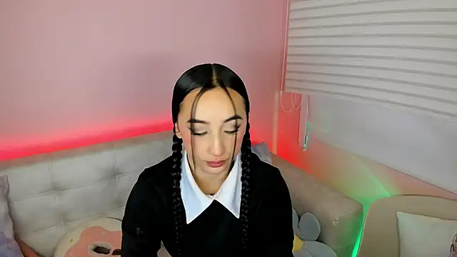 tinysara online show from May 30, 5:32 pm