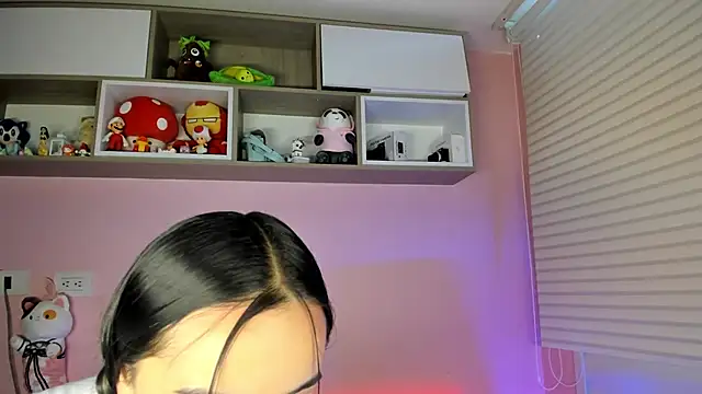 tinysara online show from March 25, 4:32 pm