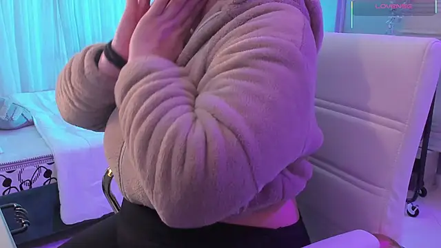 scarlet miller1 online show from November 10, 12:22 pm