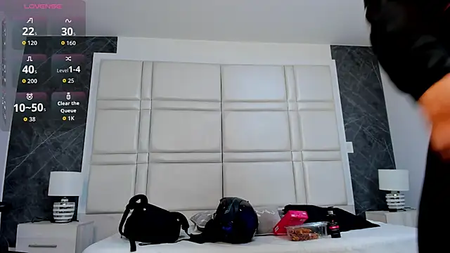 charlottewhitte online show from April 21, 10:55 am