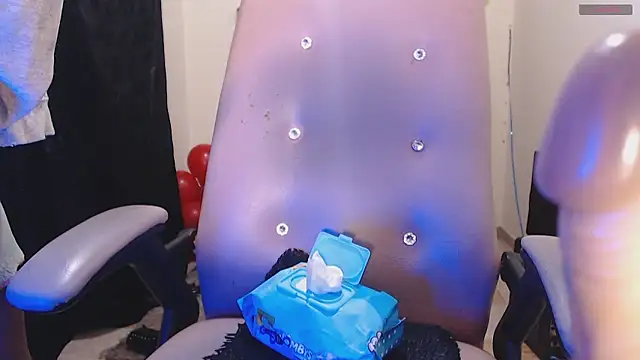 toxxxic cams online show from June 4, 7:13 am