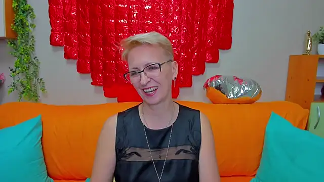 iamyourdream89 online show from February 6, 4:43 pm