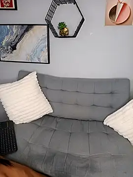 Amber Etan online show from February 9, 2:30 pm