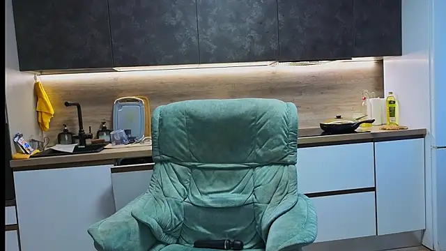 Katniss K online show from April 11, 5:02 am