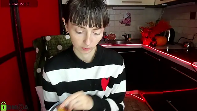 TayanaJons online show from November 18, 8:15 am