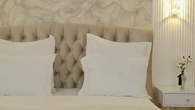 LilyRaisa online show from October 4, 8:31 am