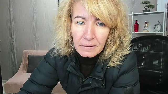 Cassandra Hotty online show from February 10, 3:53 am