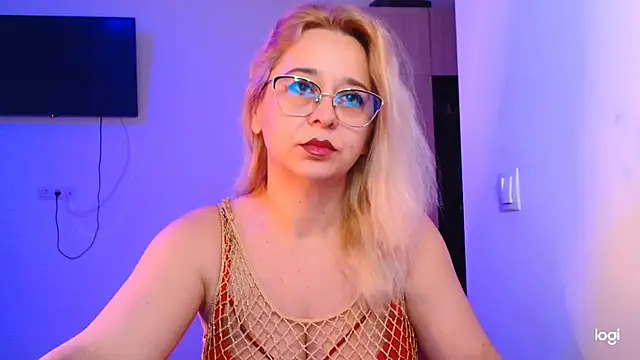 freyyamore1 online show from March 23, 5:35 am