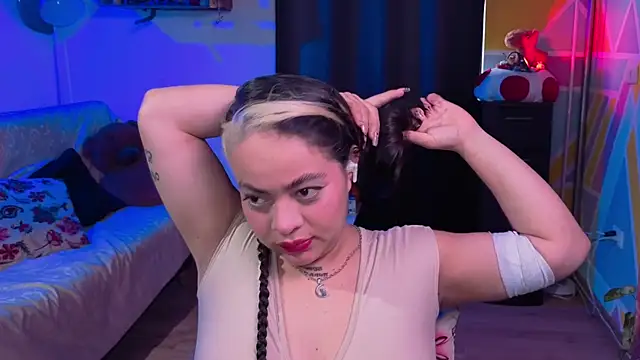 Cuttiealice online show from November 9, 1:07 pm