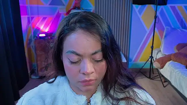 Cuttiealice online show from October 16, 5:26 pm