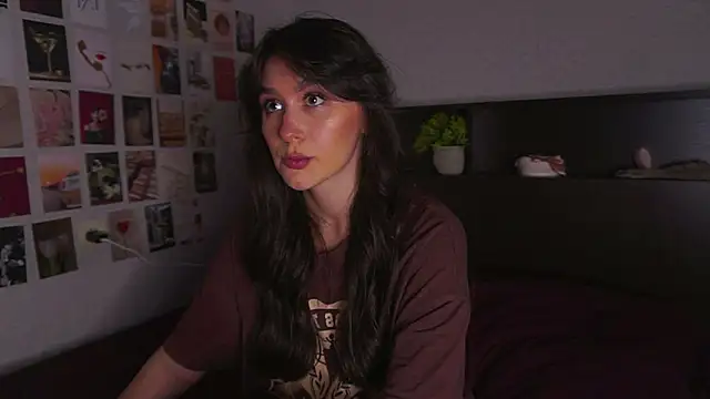 itssophiie online show from September 11, 2:39 pm