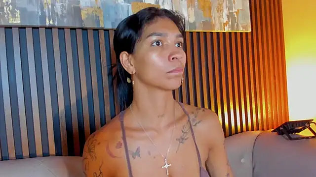 LauraAristizabal online show from February 17, 12:15 pm