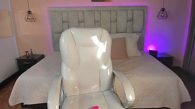 Stefhanyblow online show from September 13, 10:51 pm