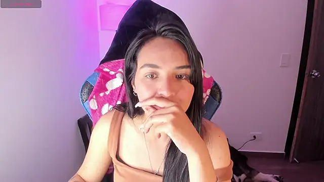 Emily Nicole online show from November 2, 2:04 am