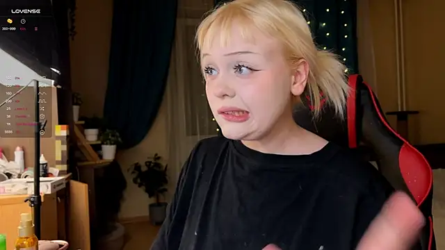 LisaLaas online show from September 21, 5:22 pm