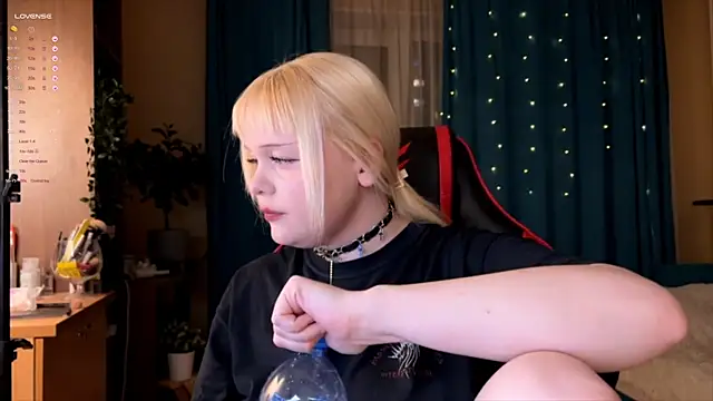 LisaLaas online show from October 2, 4:23 pm