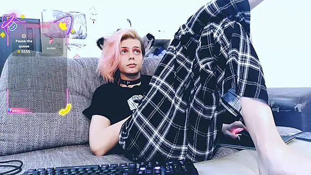 Littlepinkcat online show from October 9, 9:35 am