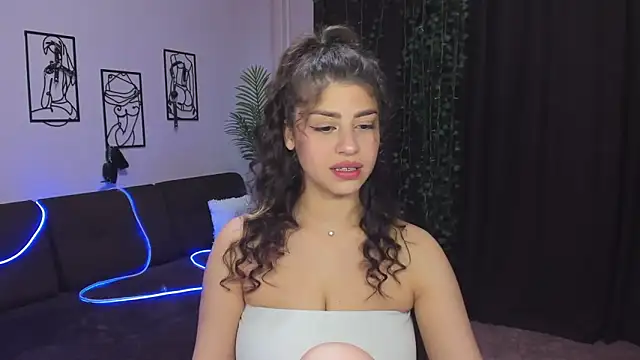 MaryMayson online show from April 19, 11:10 am