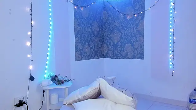 Eva Lee  online show from April 19, 10:04 am