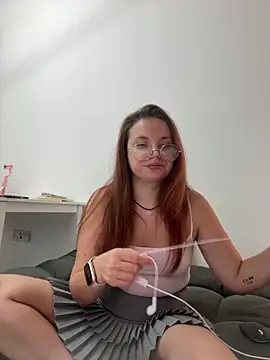 lovebellagrey online show from May 4, 3:27 pm