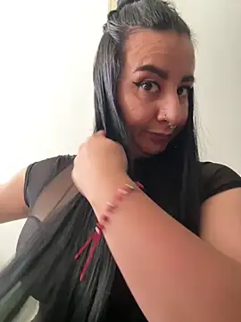 Abril Luv online show from February 5, 1:47 pm