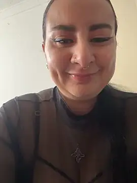 Abril Luv online show from February 17, 1:10 pm