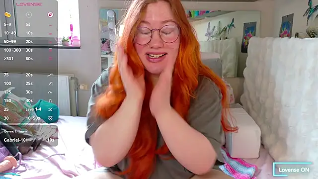 FluffyRainbowKity online show from May 17, 8:13 am