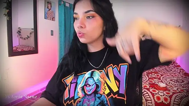 victoriaasaenz  online show from February 8, 12:58 am