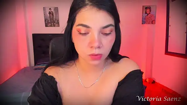 victoriaasaenz  online show from October 15, 12:35 am