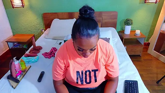 dannaahbrown online show from March 28, 2:27 pm