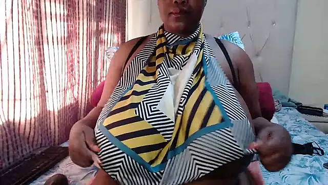 CHOCOLATEDARKBUSTYX online show from May 29, 2:15 pm
