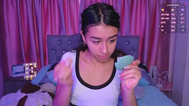 Emiily Scott1 online show from November 18, 9:27 pm