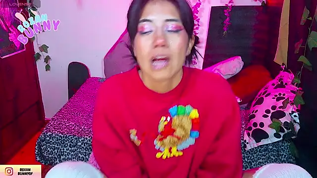 Roxanbunny1 online show from December 19, 3:43 am