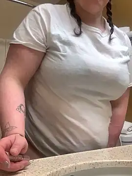 ThICk JuIcEy online show from February 22, 5:30 am