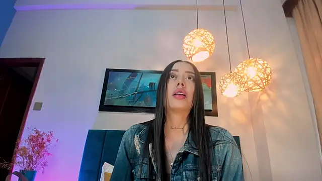 NoraDasilva online show from December 21, 1:59 pm