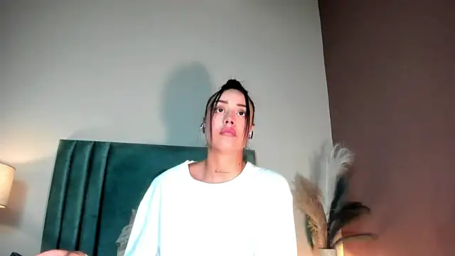 NoraDasilva online show from March 5, 11:33 pm