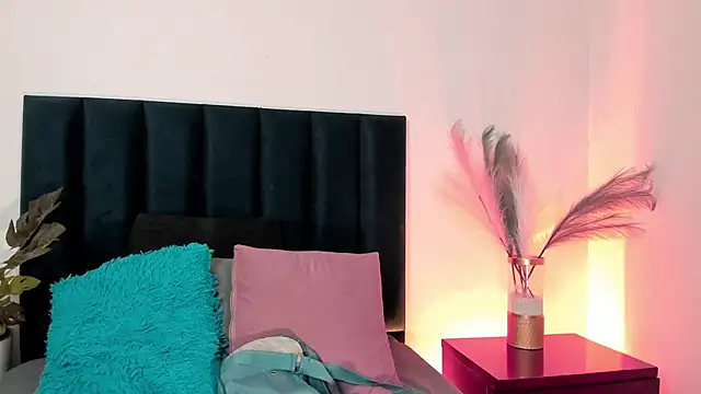 NoraDasilva online show from October 8, 12:37 am