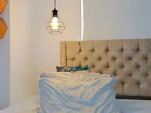 KeryHillson online show from October 12, 2:08 pm