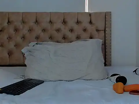 KeryHillson online show from September 11, 1:55 pm