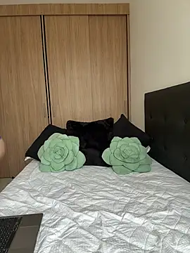 Nicollemays online show from April 8, 6:21 pm