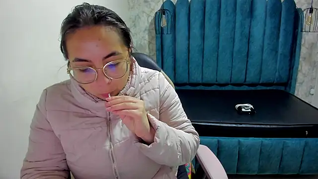 nalalye cruzz  online show from September 13, 3:03 am