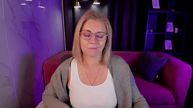 Annie Light online show from September 12, 6:03 am