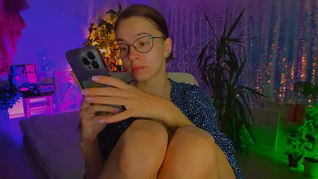 poli   online show from October 4, 7:07 pm