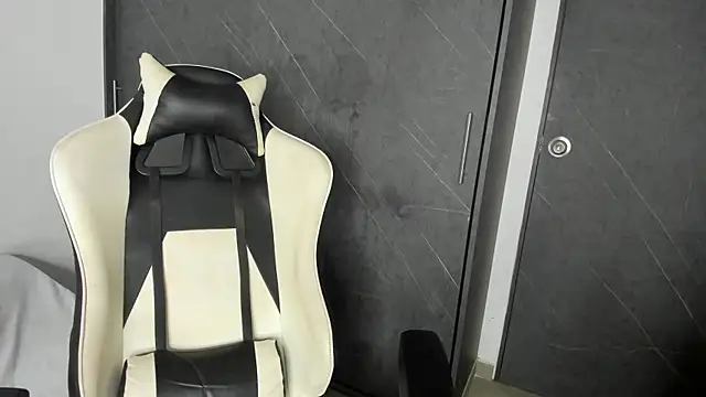 chloe ebony  online show from April 2, 12:52 am