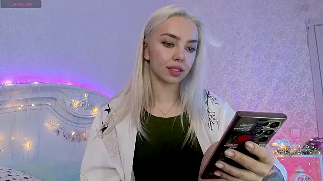 LillyMoure  online show from September 20, 2:32 am